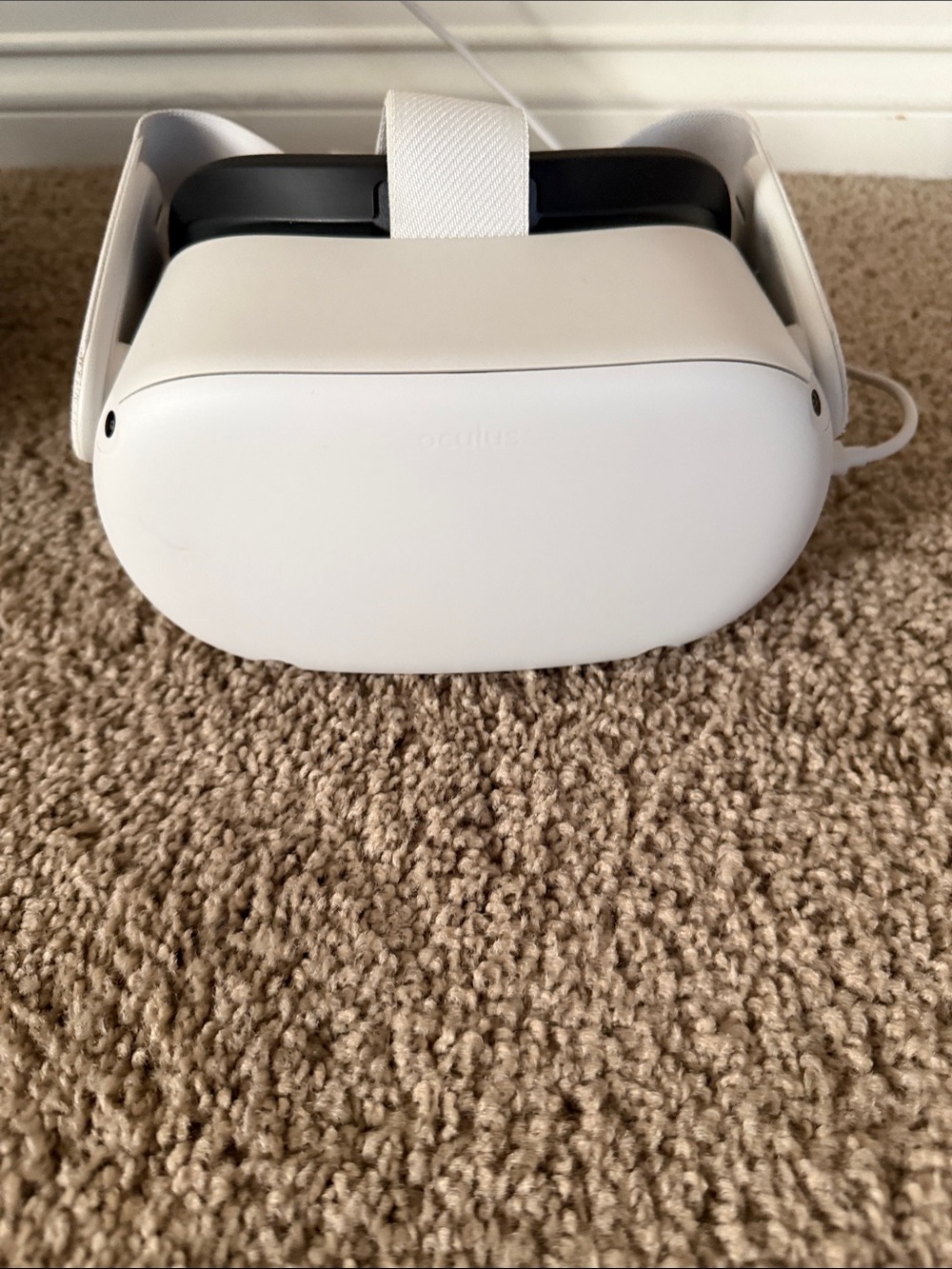 Oculus Quest 2 VR Headset in White with Black Interior